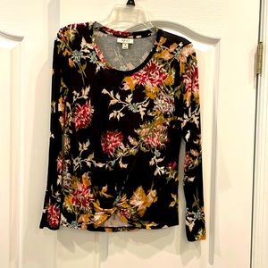 Lightweight floral knotted front blouse size xs- fits more like a medium